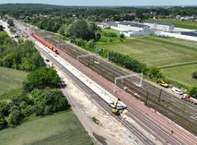 LK25, odc. Sandomierz - Chmielów - nowe tor, perony, sieć trakcyjna, na torach maszyny, fot. Krzysztof Dzidek (1)