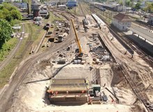 Widok z góry na prace konstrukcyjne nowego tunelu na stacji_fot. Damian Strzemkowski