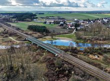Most kolejowy nad Nidą, widok z lotu ptaka, fot. Piotr Hamarnik