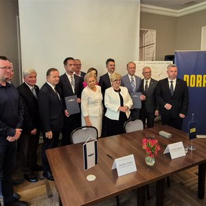 Podpisanie umowy w Krośnie na linię Jasło - Zagórz; fot. Kamil Mergel PLK SA