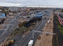 Widok z góry na tory w kierunku wschodnim_fot. Damian Strzemkowski