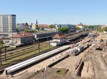 Konstrukcja nowego peronu_fot. Damian Strzemkowski