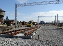 Nowy tor i bramka sieci trakcyjnej