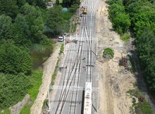 LK25, odc. Sandomierz - Chmielów - nowe tor, perony, sieć trakcyjna, na torach maszyny, fot. Krzysztof Dzidek (3)